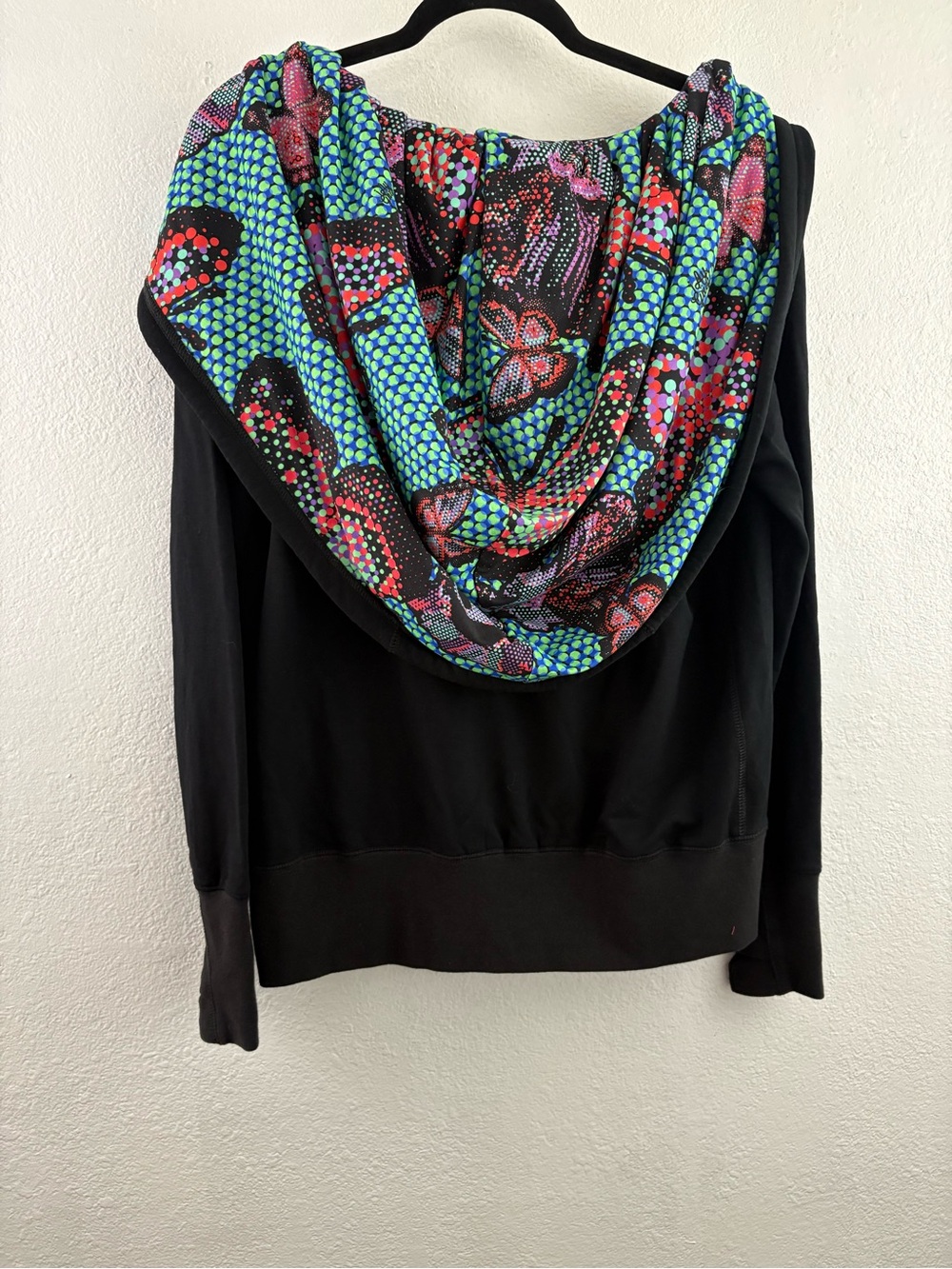 Ay Guey black women's zip-up or pullover hoodie vibrant patterned lining hood XL